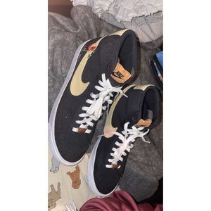 ≡ Nike Blazers